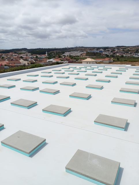 Cobertura impermeabilizada com isolamento térmico